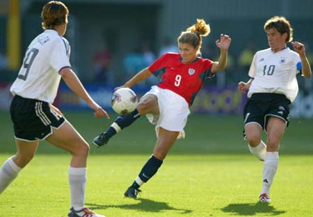 图文-德国女足2-0淘汰美国 米亚哈姆凌空抽射