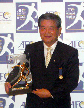 图文2005年亚足联颁奖典礼亚洲之钻得主川渊三郎