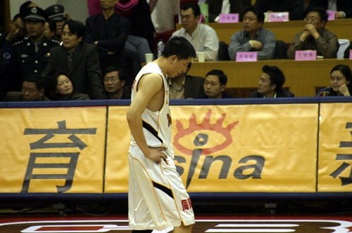 图文-[cba]江苏103-133广东 胡卫东欲做后盾