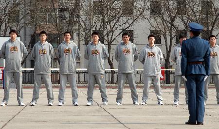 图文-中国男篮结束军训 动作标准行动有速_篮