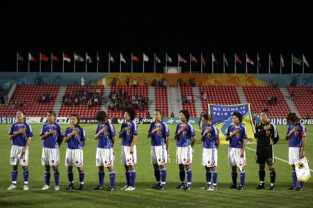 图文-亚运会约旦女足不敌日本 日本队齐唱国歌