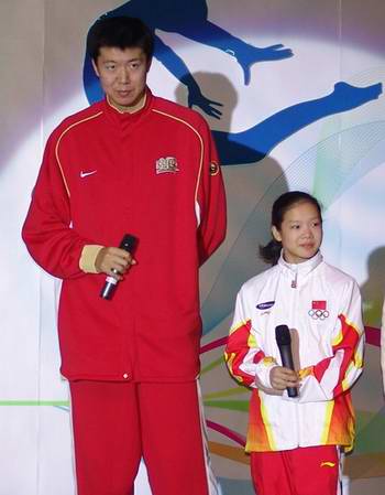 图文-中国移动为男篮体操队壮行王治郅与程菲