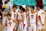 图文-男篮决战中国59-44卡塔尔男篮小伙获胜庆祝