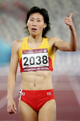 亚运田径女子400米栏中国队黄潇潇绝对优势夺冠