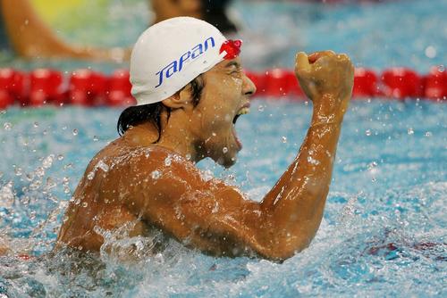 图文-男子4x100自由泳日本夺冠 瞧他手臂的肌