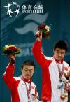 图文-亚运会乒乓球男单王皓摘金领奖台上中国双雄