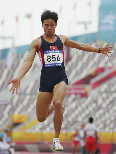 图文-亚运会男子跳远预赛 越南运动员在比赛中