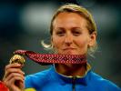 图文-哈萨克斯坦选手夺女子400米金牌巨大荣誉