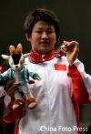 图文-女子摔跤72公斤级赛况王旭展示灿灿金牌