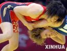 图文-摔跤女子55公斤级决赛吉田沙保里擒住对方