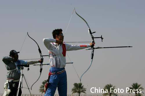 图文-亚运会射箭12月12日赛况 开弓姿势气势非