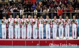 图文-中国女排夺亚运冠军最高领奖台上好风光