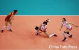 图文-中国女排夺亚运冠军中国队杨昊侧身垫球