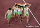图文-亚运会女子4x400米接力印度姑娘举旗贺胜