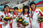 图文-亚运会女子4x400米接力中国姑娘展示铜牌