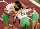 图文-亚运会女子4x400米接力印度姑娘拥抱贺胜