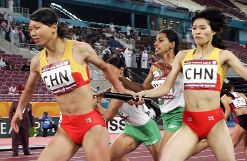 图文亚运会女子4x400米接力中国姑娘交接瞬间