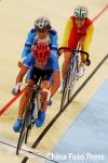 图文-场地自行车男子比赛13日赛况力压两名对手