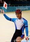 图文-场地自行车男子比赛13日赛况小小国旗显威