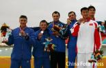 图文-男子皮艇双人500米哈萨克选手夺冠选手合影