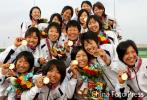 图文-14日多哈亚运39金女子垒球日本队夺冠