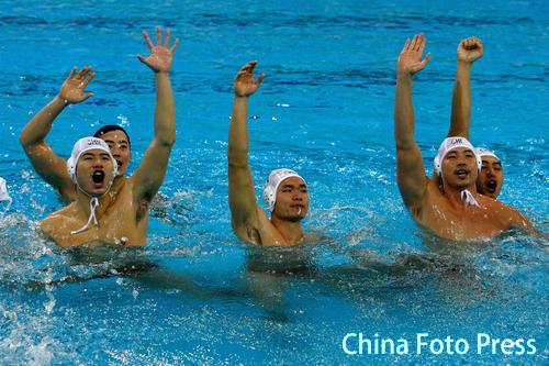 图文-亚运会男子水球中国队夺冠 我们是冠军_