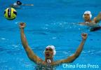 图文-亚运会男子水球中国队夺冠为胜利而振臂