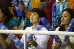图文-亚运男排决赛观众席上美女如云专心为球队助威