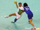 图文-男子手球伊朗击败韩国摘铜伊朗队员奋力进攻