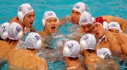 图文-亚运男子水球中国胜日本夺冠队员相互鼓励