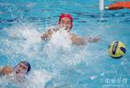 图文-男子水球决赛中国9-8日本破坏了对方攻门