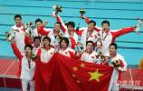 图文-亚运男子水球中国夺冠大家一起喊茄子