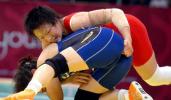 图文-摔跤王旭女子72公斤级获金牌王旭力擒对手