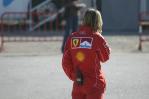 资料图片-F1西班牙大奖赛法拉利女员工打电话