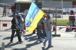 资料图片-F1西班牙大奖赛雷诺车迷抗起大旗