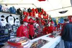 资料图片-F1西班牙大奖赛法拉利专卖店很红火