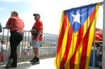 资料图片-F1西班牙大奖赛法拉利车迷在观望什么？