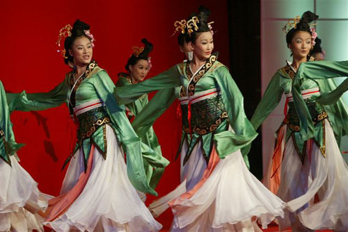 图文-F1中国站欢迎晚宴 古装舞女演绎东方魅力