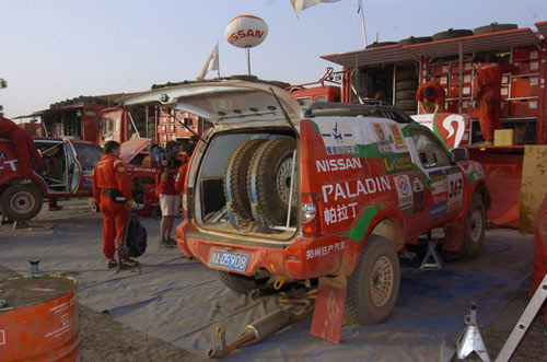 图文-帕拉丁战车抵达达喀尔帕拉丁战车