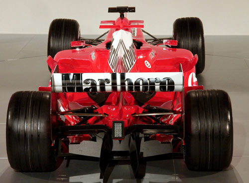 图文-F1法拉利车队发布新车F2005点的是烟草