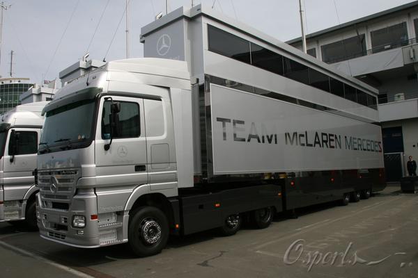 图文-独家特写F1车队超级车房 银箭的拖头玄机