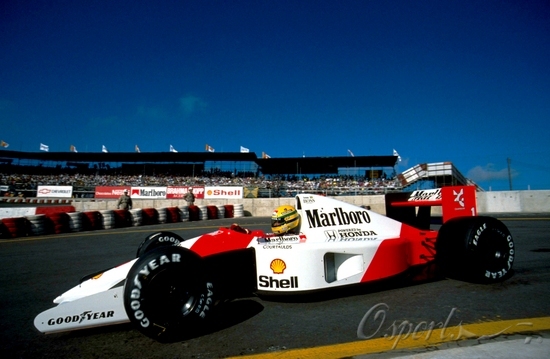 图文-f1巴西大奖赛经典 塞纳驶出维修通道(1991)