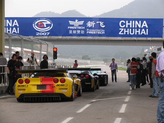 图文-gt中国站排位赛 gt1组赛车等待出发