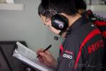 图文-F1雪邦试车第四日本田技师认真做笔记