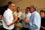 图文-F1巴林大奖赛正赛理查兹与怀特-马什交谈