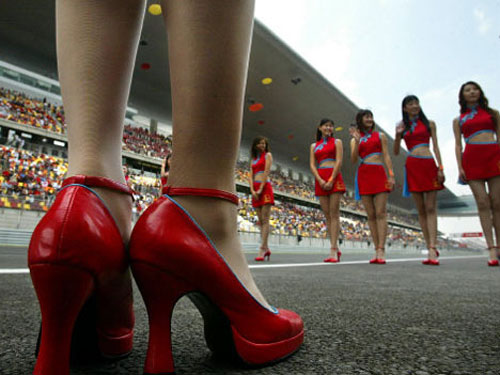 美女-F1美女内最靓丽风景线中国赛场玉腿林立游艇图文坐图片