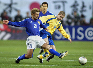 图文-2002世界杯热身赛 日本队主场1-0击败乌