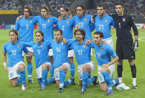 意大利队凭借21号维埃里独进两球