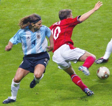 图文-阿根廷0-1落后英格兰 欧文禁区摔到赢得点