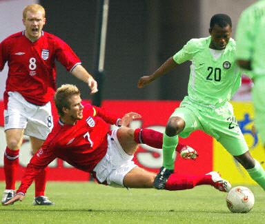 图文-尼日利亚VS英格兰 贝克汉姆横空出世飞身
